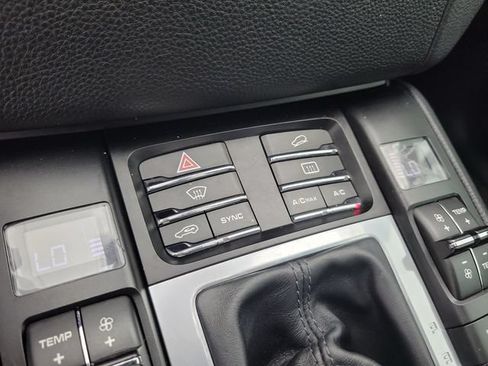 Used 2018 Porsche Macan AWD/4WD image 29