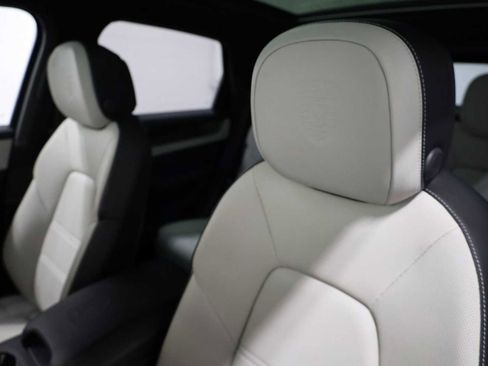 Certified 2025 Porsche Cayenne E-Hybrid image 19