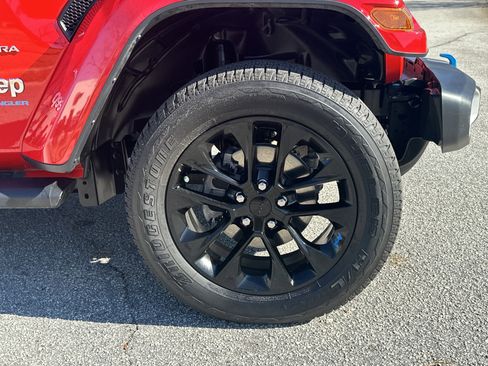 Used 2023 Jeep Wrangler Sahara w/ Cold Weather Group image 12