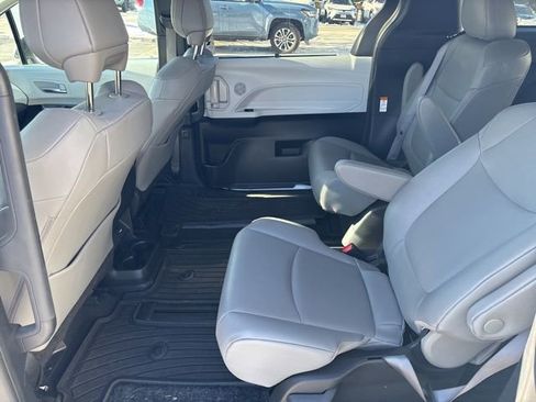 Used 2025 Toyota Sienna XLE w/ XLE Plus Package image 11