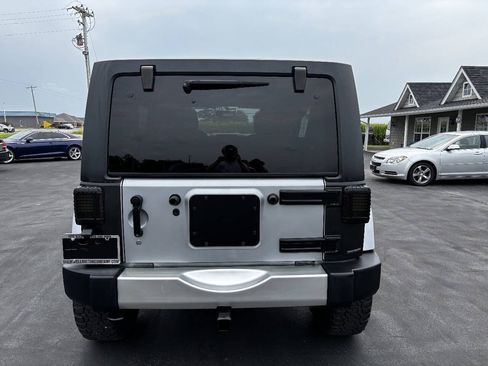 Used 2014 Jeep Wrangler Unlimited Sahara w/ Dual Top Group AWD/4WD image 7