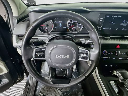 Used 2024 Kia Carnival LX FWD image 10