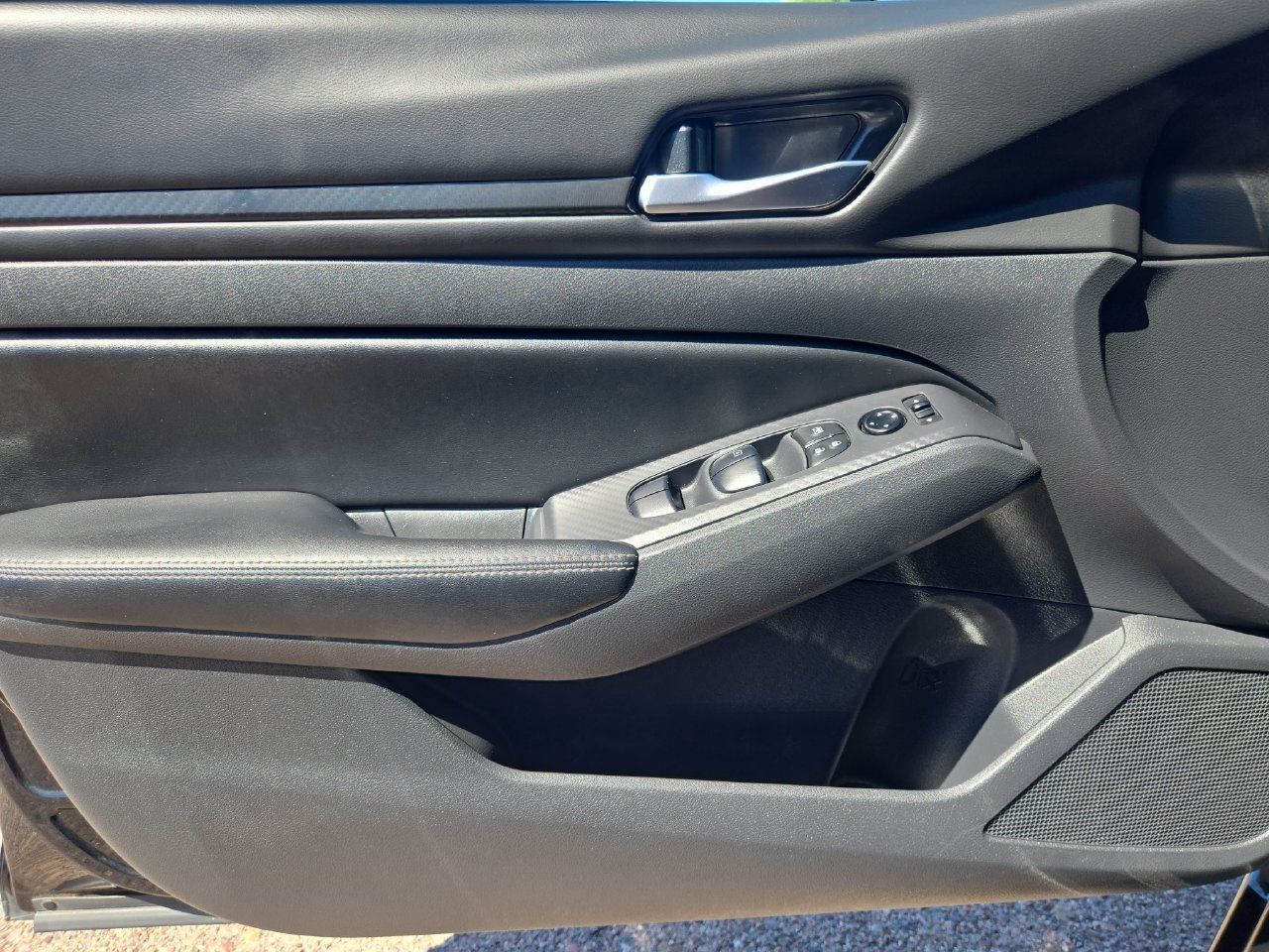 Used 2025 Nissan Altima 2.5 SV FWD image 26