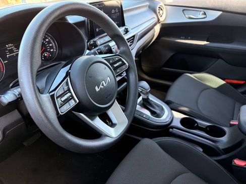 Used 2024 Kia Forte LXS w/ LXS Technology Package FWD image 15