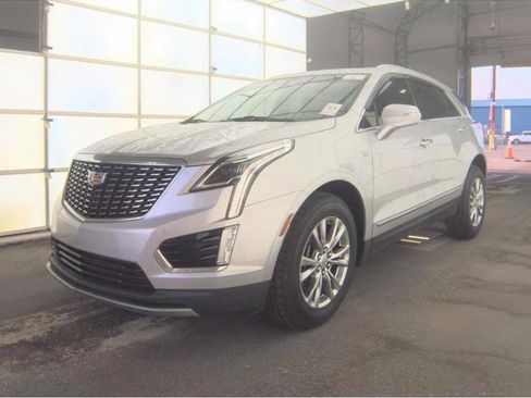 Used 2020 Cadillac XT5 Premium Luxury FWD image 2