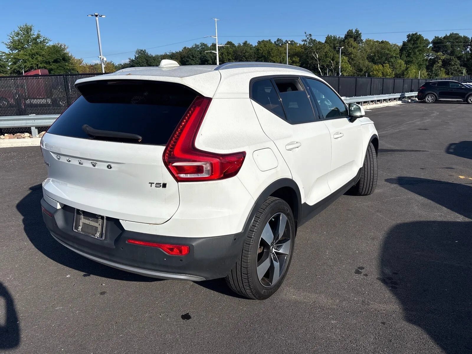 Used 2019 Volvo XC40 T5 Momentum AWD/4WD image 2