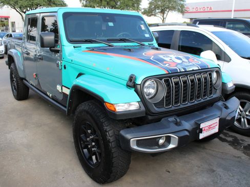 Used 2025 Jeep Gladiator Sport AWD/4WD image 2