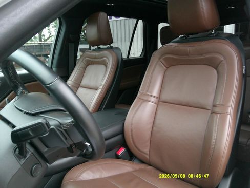 Used 2022 Lincoln Aviator Reserve w/ Class IV Trailer Tow Package AWD/4WD image 10