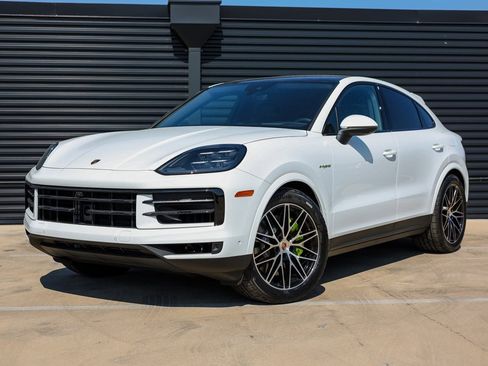 New 2025 Porsche Cayenne S image 1