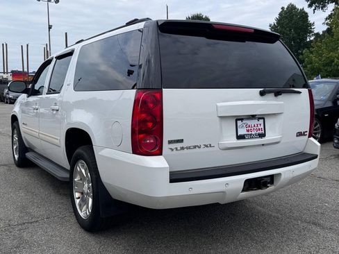Used 2010 GMC Yukon XL SLT w/ SLT-2 Equipment Package AWD/4WD image 4