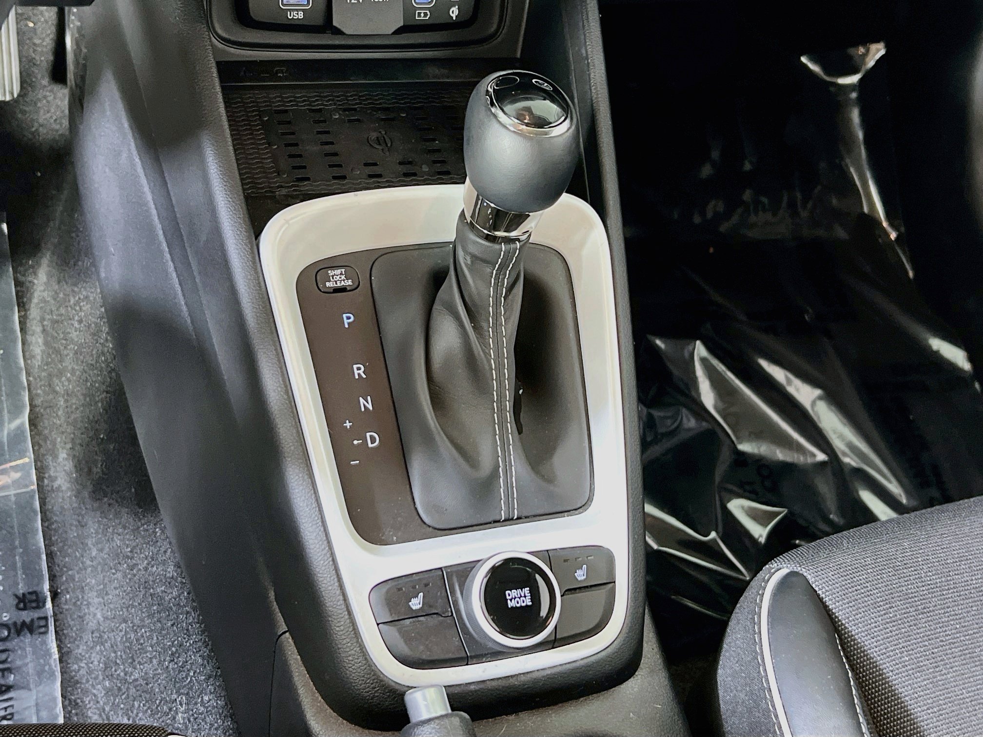 Used 2024 Hyundai Venue Limited FWD image 17