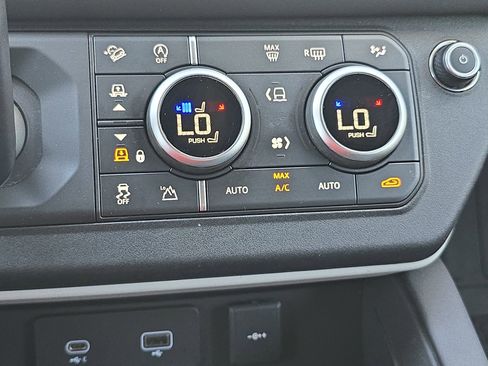 Certified 2024 Land Rover Defender 130 X-Dynamic SE AWD/4WD image 24