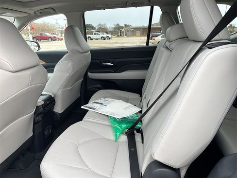 New 2026 Toyota Grand Highlander Limited image 29