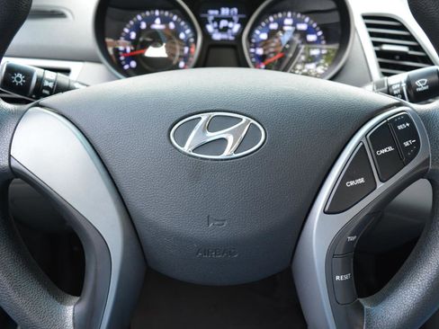 Used 2016 Hyundai Elantra SE FWD image 19