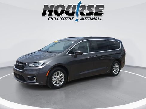 Used 2022 Chrysler Pacifica Touring-L FWD image 4