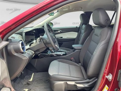 Used 2024 Chevrolet Trax LT w/ Driver Confidence Package FWD image 11