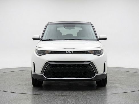 Used 2025 Kia Soul LX w/ LX Technology Package FWD image 2