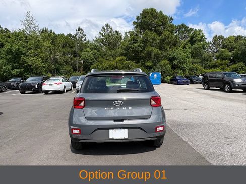 Used 2022 Hyundai Venue Limited FWD image 4