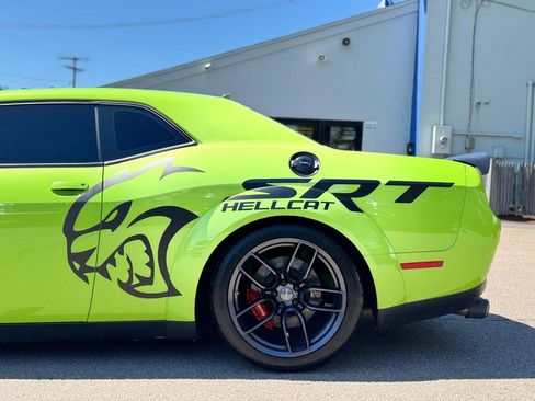 Used 2019 Dodge Challenger SRT Hellcat RWD image 12