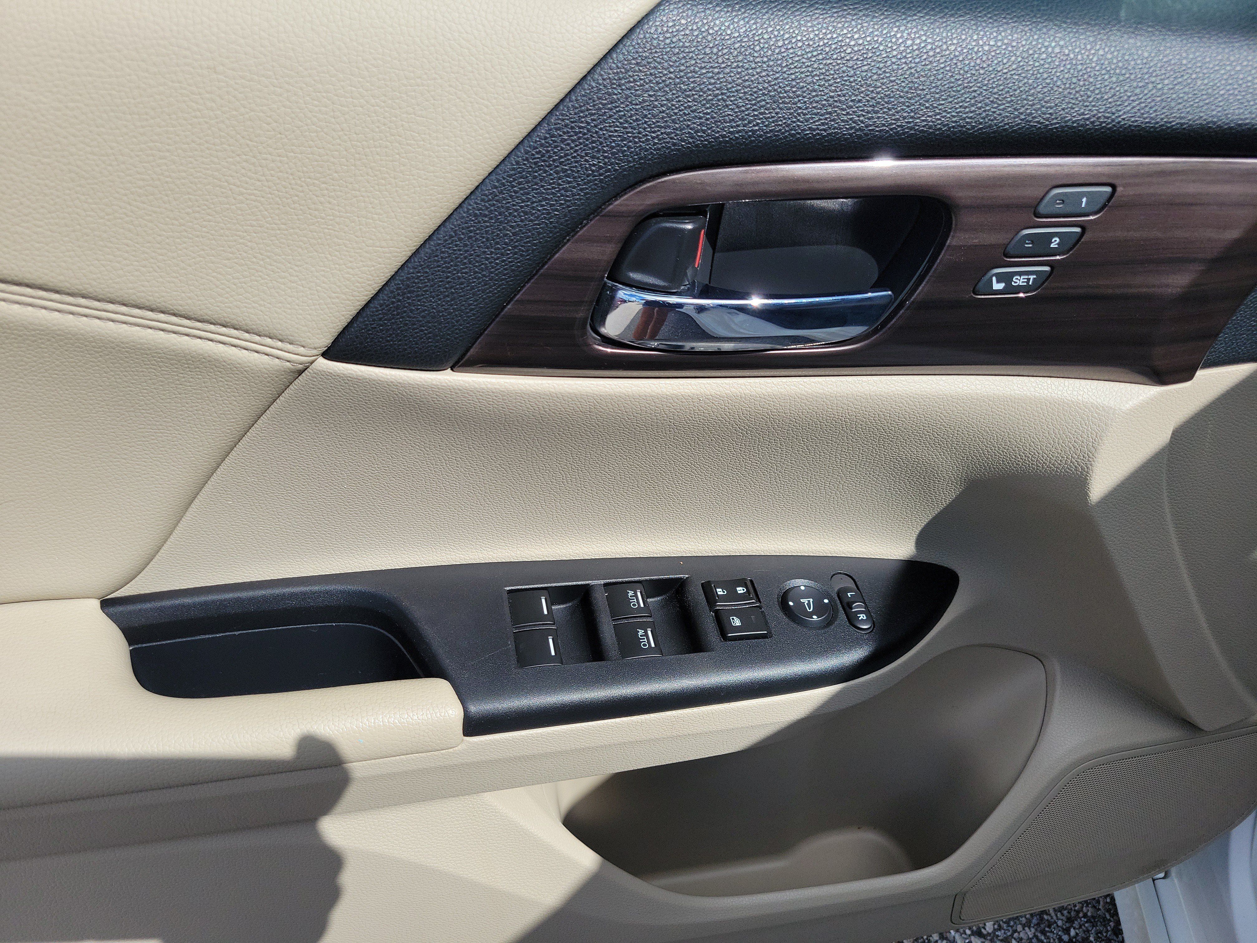 Used 2016 Honda Accord Touring image 22