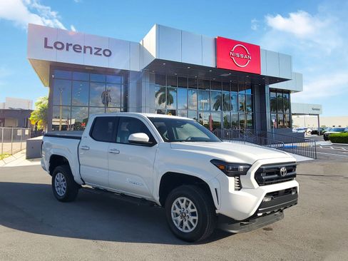 Used 2024 Toyota Tacoma SR5 image 3
