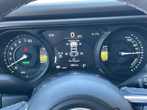 Used 2025 Jeep Wrangler Unlimited Sahara AWD/4WD image 27