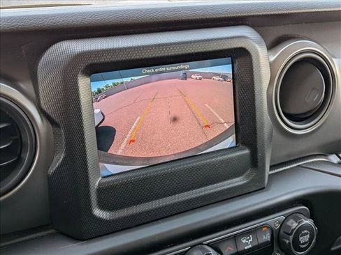 Used 2022 Jeep Wrangler Sport AWD/4WD image 11