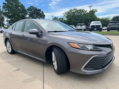 Used 2021 Toyota Camry LE FWD image 7