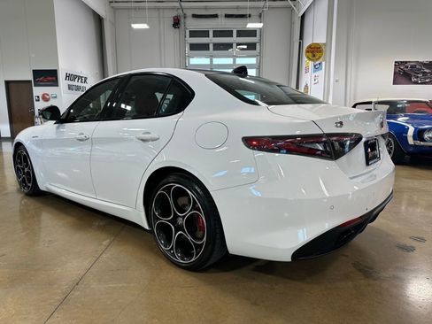 Used 2024 Alfa Romeo Giulia Veloce RWD image 6