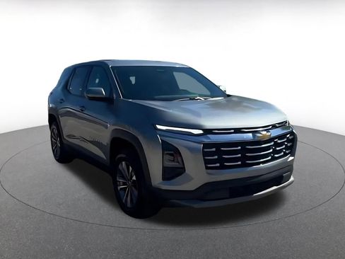 Used 2025 Chevrolet Equinox LT image 3