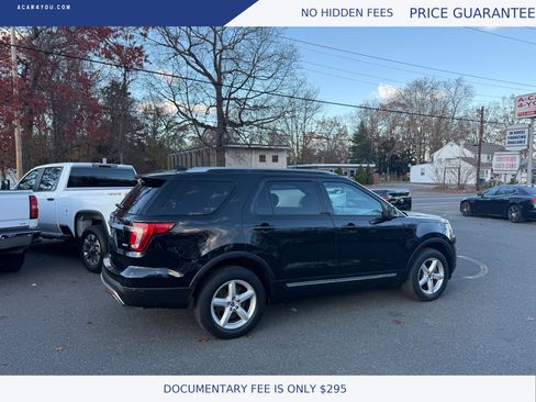 Used 2017 Ford Explorer XLT w/ Equipment Group 202A image 4