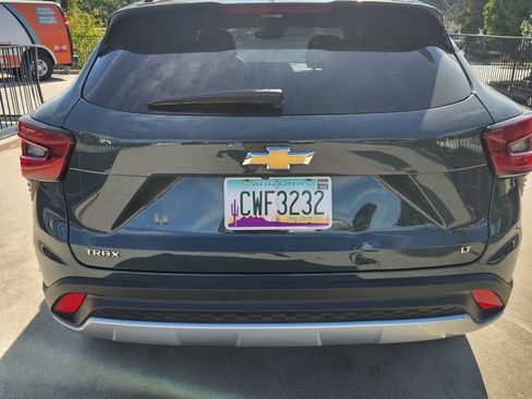 Used 2025 Chevrolet Trax LT FWD image 5