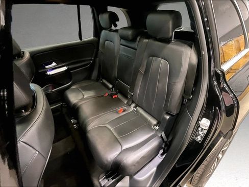Used 2023 Mercedes-Benz GLB 250 4MATIC w/ Premium Package image 23