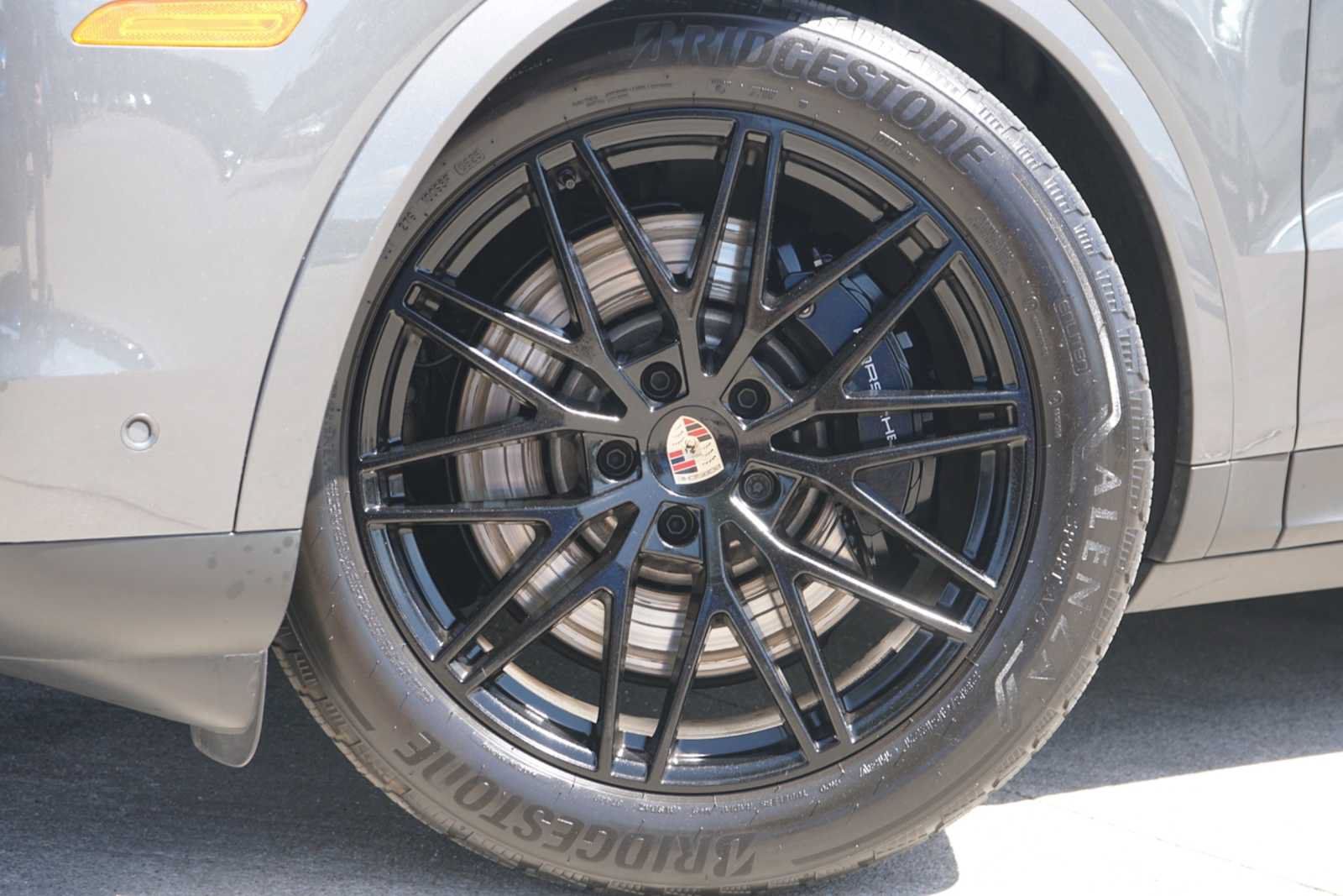 Used 2025 Porsche Cayenne S AWD/4WD image 2