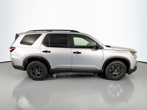 New 2025 Honda Pilot TrailSport image 4