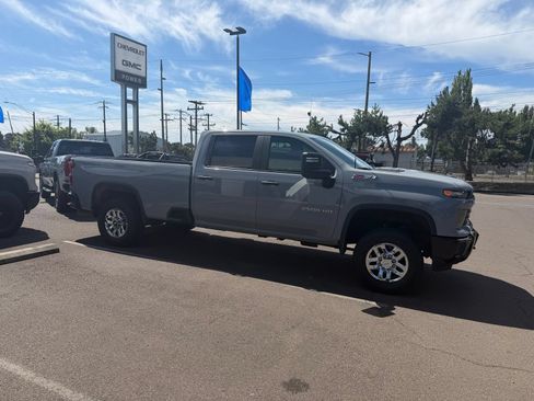Used 2024 Chevrolet Silverado 2500 Custom w/ Custom Value Package AWD/4WD image 1