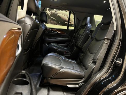 Used 2018 Cadillac Escalade Luxury RWD image 19