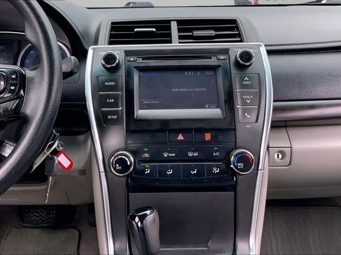 Used 2017 Toyota Camry LE FWD image 7
