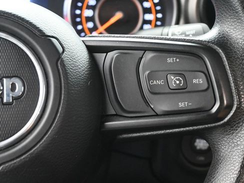 Used 2021 Jeep Gladiator Sport image 10