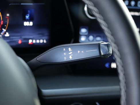 Used 2025 Chevrolet Traverse LT image 21