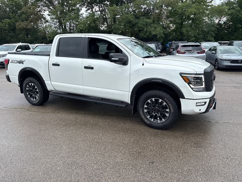 Used 2021 Nissan Titan PRO-4X w/ Pro-4x Convenience Package AWD/4WD image 22