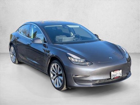 Used 2020 Tesla Model 3 Performance image 3
