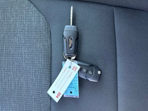 Used 2025 Ford Maverick XL w/ Equipment Group 102A AWD/4WD image 9