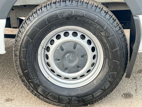 Used 2023 Mercedes-Benz Sprinter 2500 image 14