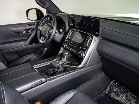 Used 2023 Lexus LX 600 4WD w/ Appearance Package image 15