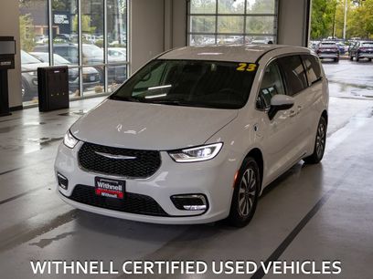 Used 2023 Chrysler Pacifica Touring-L