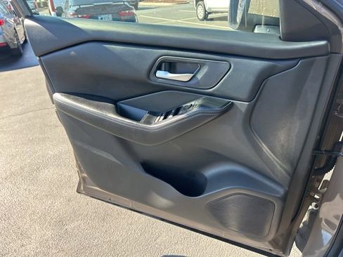 Used 2025 Nissan Rogue SV image 25