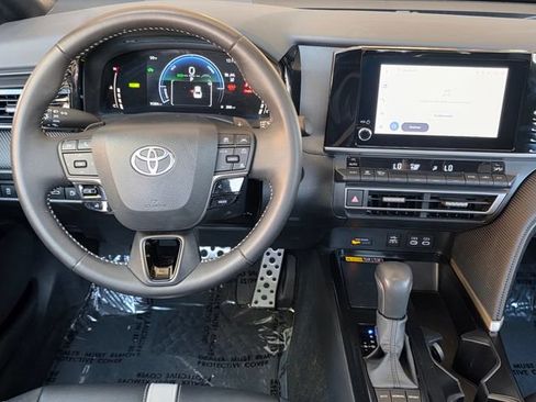 Used 2025 Toyota Camry SE w/ Convenience Package FWD image 12