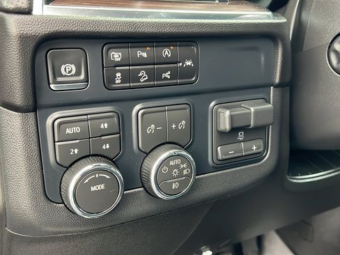 Used 2026 Chevrolet Tahoe Premier w/ Sun And Tow Package AWD/4WD image 32
