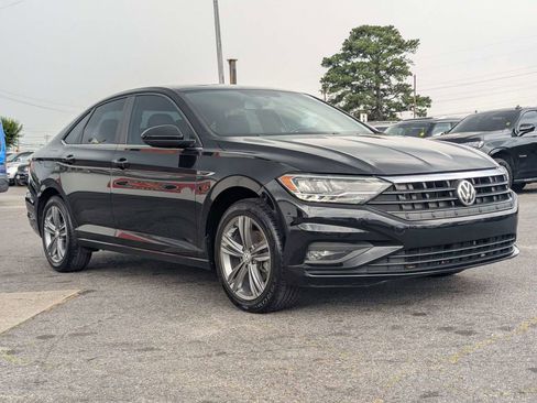 Used 2019 Volkswagen Jetta R-Line FWD image 3